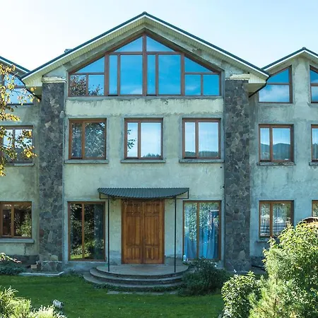 старе подвір'я Frühstückspension