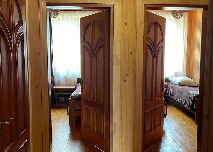 старе подвір'я 3*