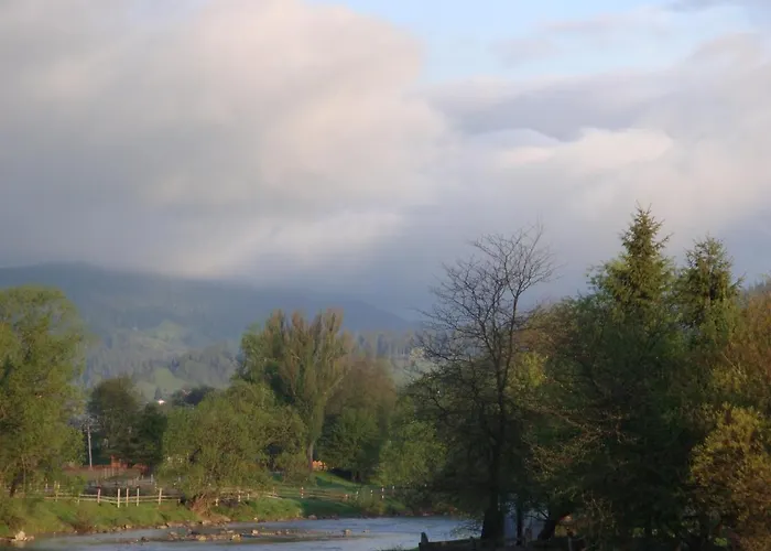 старе подвір'я Verkhovyna
